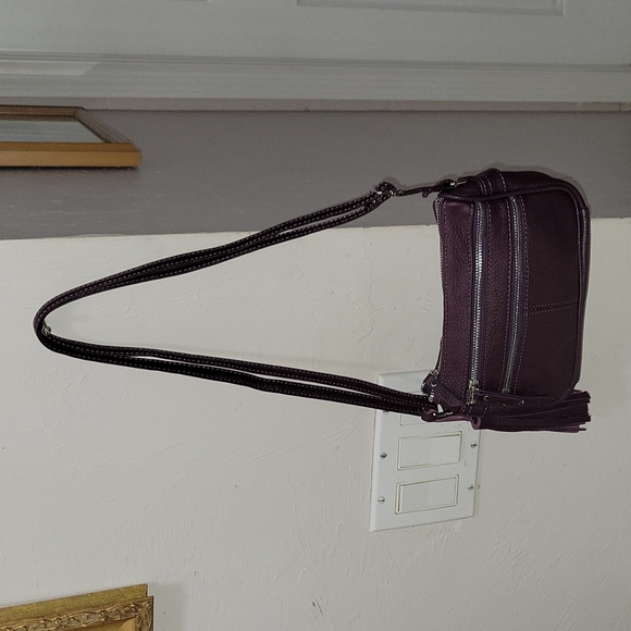 Purple leather crossbody purse with lots of pockets. - Picture 3 of 13